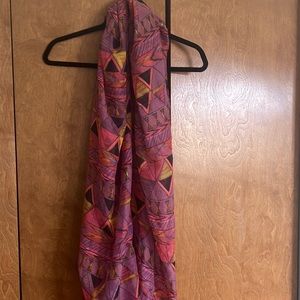 Triangle printed scarf